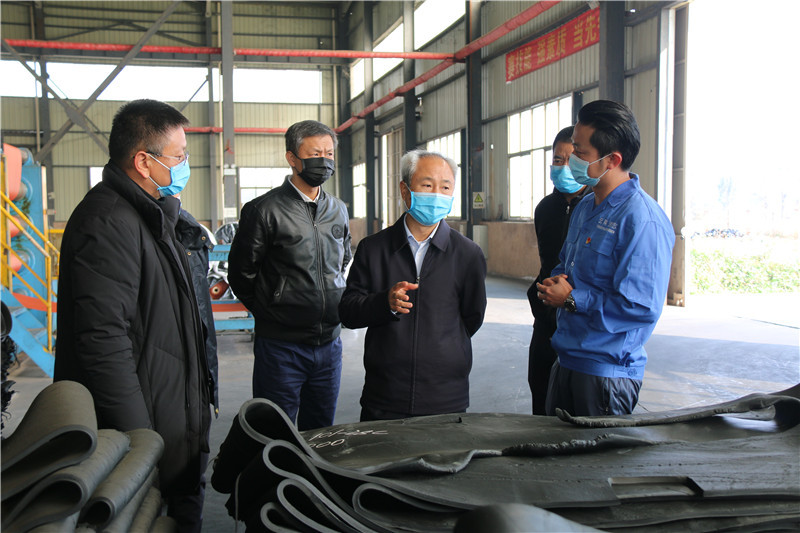 在云南红河浩志橡胶有限公司检查指导工作，姚国华（中），常斌（左二）.JPG